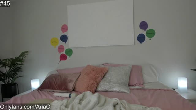 Gallery image thumbnail from AriaO's myfreecams stream on, 06/03/2023, 03:44 image 10 of 20