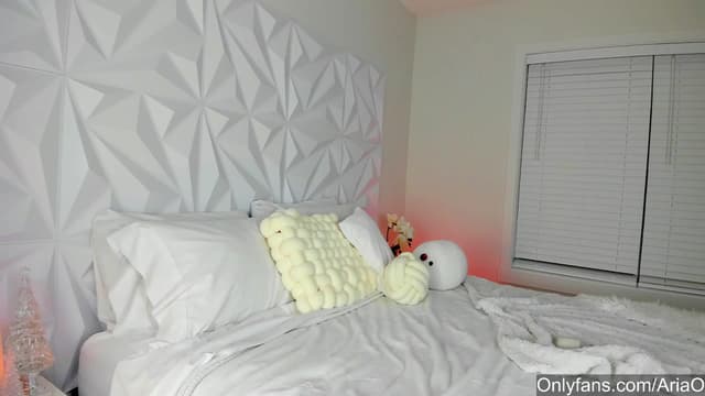 Gallery image thumbnail from AriaO's myfreecams stream on, 12/08/2023, 03:49 image 10 of 20