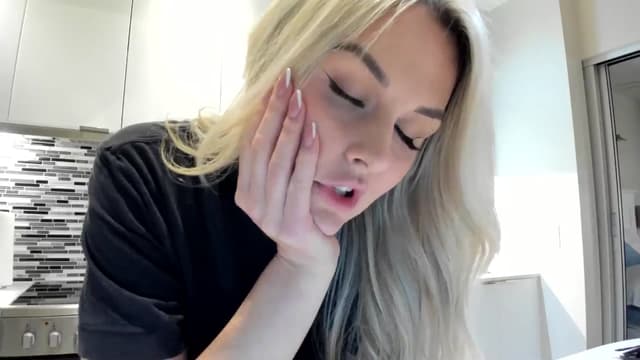 Gallery image thumbnail from AriaO's myfreecams stream on, 07/31/2024, 08:28 image 18 of 20