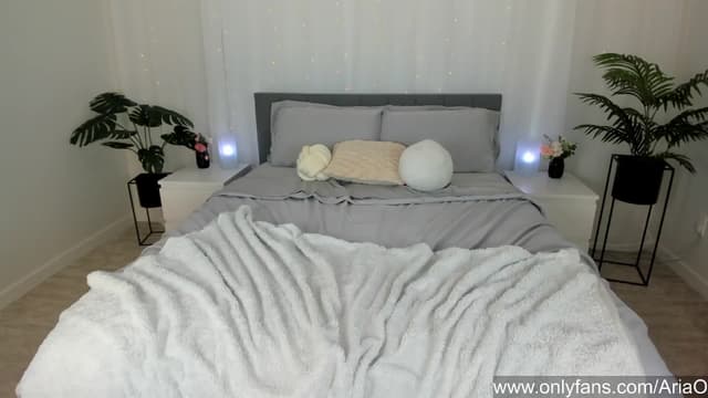 Gallery image thumbnail from AriaO's myfreecams stream on, 08/26/2024, 05:13 image 4 of 20