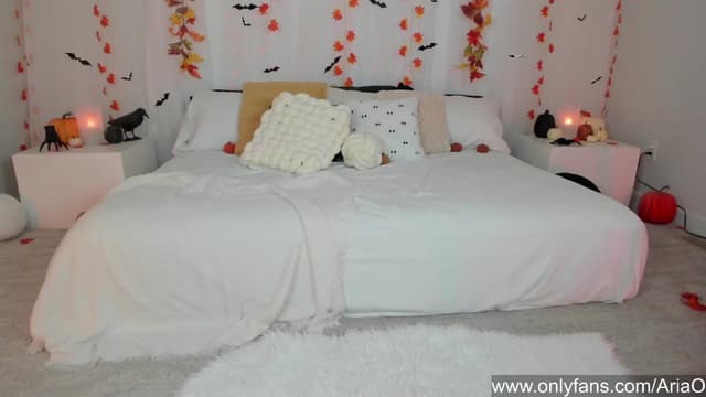 Gallery image thumbnail from AriaO's myfreecams stream on, 10/19/2024, 01:30 image 15 of 20