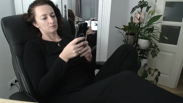 Gallery image thumbnail from AryaS's myfreecams stream on, 05/25/2024, 19:06 image 20 of 20