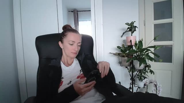Gallery image thumbnail from AryaS's myfreecams stream on, 08/03/2024, 17:58 image 18 of 20