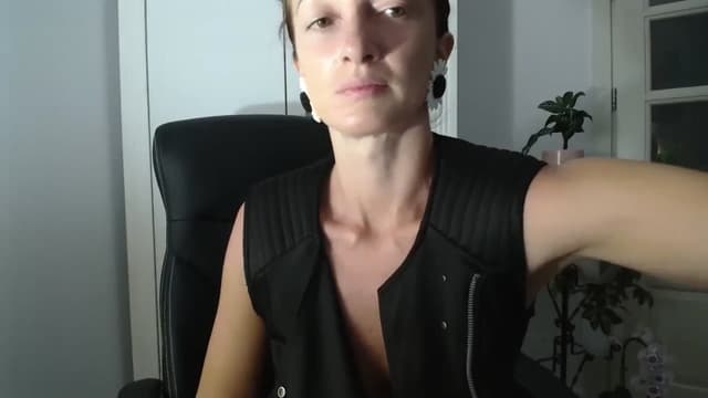 Gallery image thumbnail from AryaS's myfreecams stream on, 08/11/2024, 18:32 image 12 of 20
