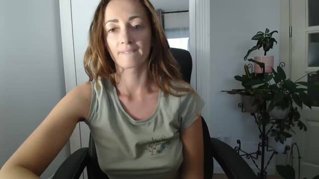 Gallery image thumbnail from AryaS's myfreecams stream on, 10/14/2024, 16:17 image 14 of 20