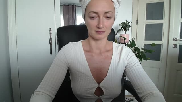 Gallery image thumbnail from AryaS's myfreecams stream on, 10/20/2024, 15:35 image 4 of 20