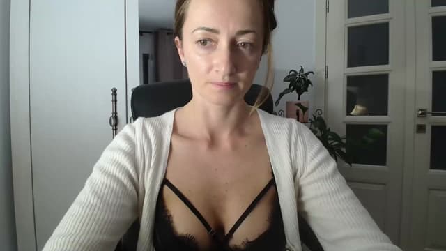 Gallery image thumbnail from AryaS's myfreecams stream on, 11/02/2024, 17:10 image 14 of 20