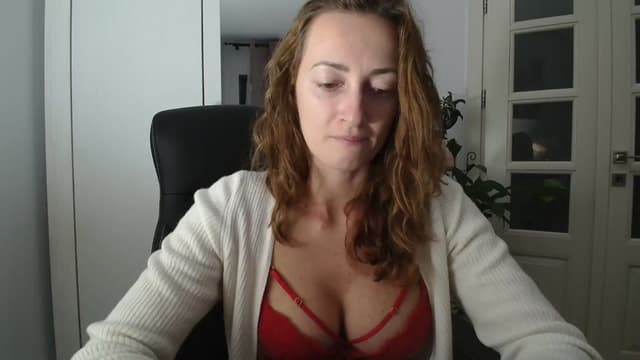 Gallery image thumbnail from AryaS's myfreecams stream on, 11/19/2024, 20:44 image 7 of 20