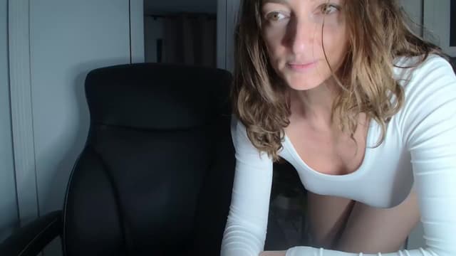 Gallery image thumbnail from AryaS's myfreecams stream on, 12/01/2024, 17:27 image 3 of 20