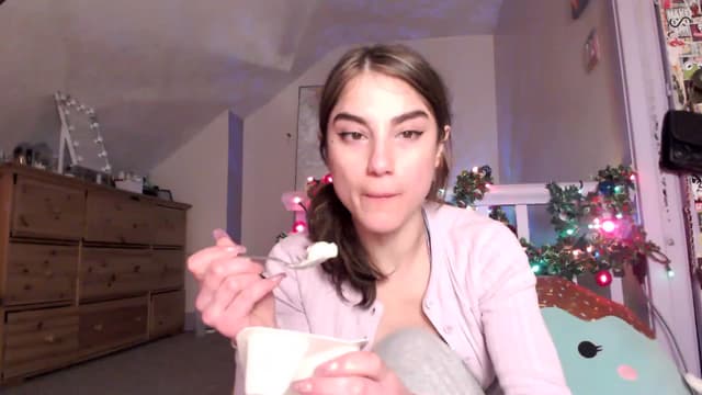 Gallery image thumbnail from Becka's myfreecams stream on, 12/15/2023, 09:27 image 3 of 20