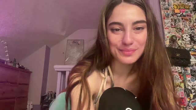 Gallery image thumbnail from Becka's myfreecams stream on, 03/03/2024, 15:46 image 2 of 20