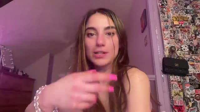 Gallery image thumbnail from Becka's myfreecams stream on, 03/03/2024, 19:19 image 16 of 20