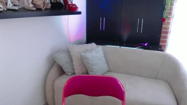 Gallery image thumbnail from CR_17's myfreecams stream on, 12/24/2024, 21:41 image 5 of 20