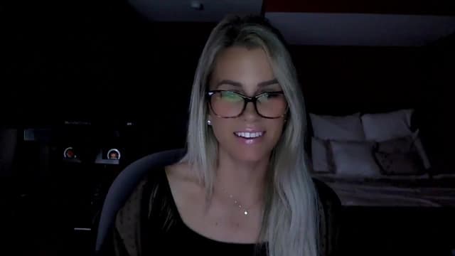 Gallery image thumbnail from Cora9's myfreecams stream on, 06/26/2025, 05:15 image 4 of 20