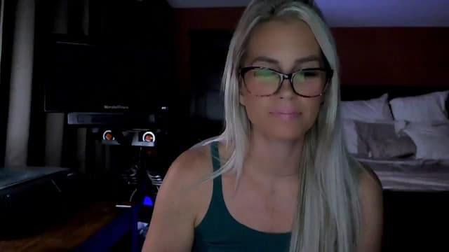 Gallery image thumbnail from Cora9's myfreecams stream on, 09/17/2025, 05:05 image 7 of 20
