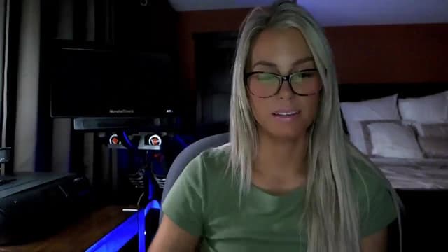 Gallery image thumbnail from Cora9's myfreecams stream on, 11/13/2025, 06:27 image 15 of 20