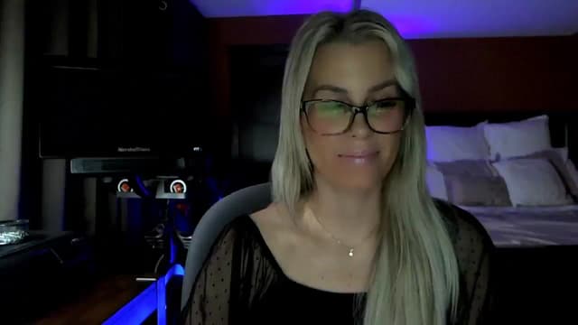 Gallery image thumbnail from Cora9's myfreecams stream on, 02/05/2026, 06:04 image 16 of 20