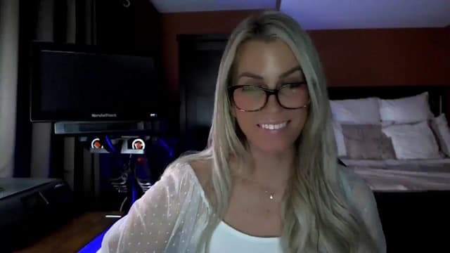 Gallery image thumbnail from Cora9's myfreecams stream on, 02/12/2026, 04:55 image 18 of 20