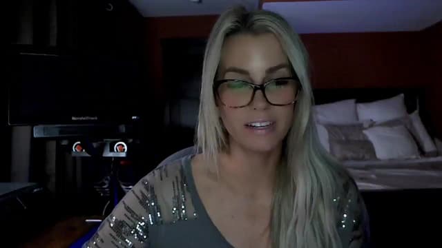 Gallery image thumbnail from Cora9's myfreecams stream on, 02/19/2026, 06:30 image 6 of 20