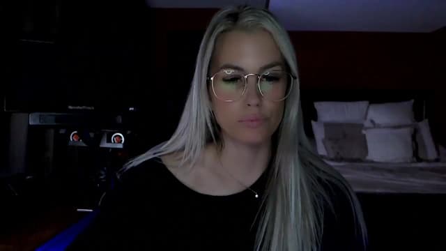 Gallery image thumbnail from Cora9's myfreecams stream on, 05/06/2026, 05:26 image 16 of 20