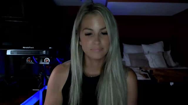 Gallery image thumbnail from Cora9's myfreecams stream on, 07/09/2026, 06:01 image 16 of 20