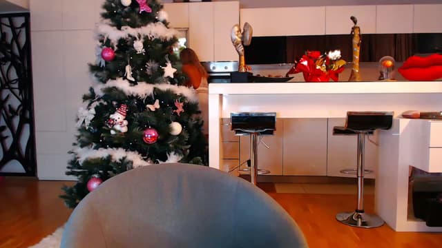 Gallery image thumbnail from D_y_y's myfreecams stream on, 12/17/2022, 04:05 image 13 of 20