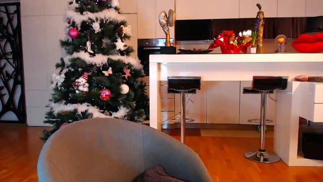 Gallery image thumbnail from D_y_y's myfreecams stream on, 12/21/2022, 03:31 image 16 of 20