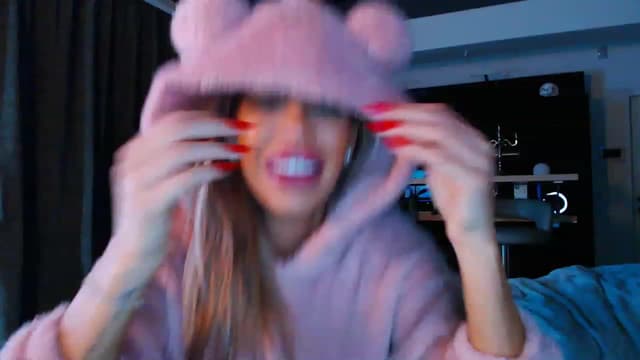 Gallery image thumbnail from D_y_y's myfreecams stream on, 03/28/2023, 04:29 image 1 of 20