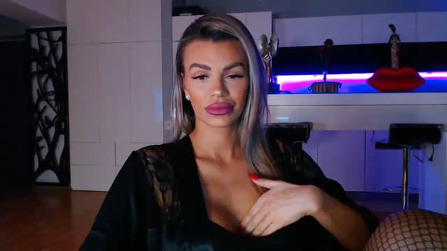 Gallery image thumbnail from D_y_y's myfreecams stream on, 04/01/2023, 04:46 image 1 of 20