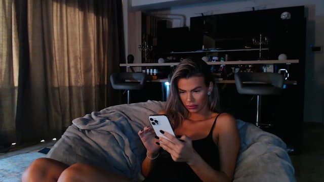 Gallery image thumbnail from D_y_y's myfreecams stream on, 05/03/2023, 04:00 image 2 of 20