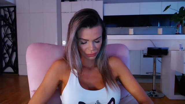 Gallery image thumbnail from D_y_y's myfreecams stream on, 02/05/2024, 06:11 image 19 of 20