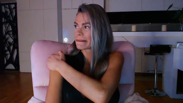 Gallery image thumbnail from D_y_y's myfreecams stream on, 03/10/2024, 04:34 image 11 of 20