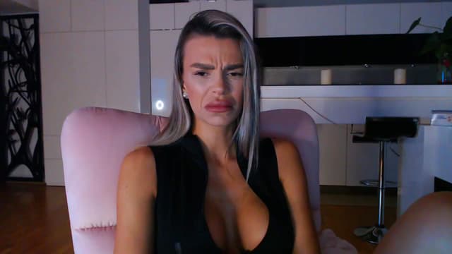 Gallery image thumbnail from D_y_y's myfreecams stream on, 03/10/2024, 04:34 image 19 of 20