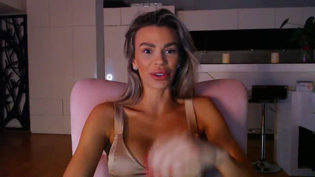 Gallery image thumbnail from D_y_y's myfreecams stream on, 03/12/2024, 04:58 image 6 of 20
