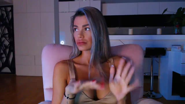 Gallery image thumbnail from D_y_y's myfreecams stream on, 03/12/2024, 04:58 image 9 of 20