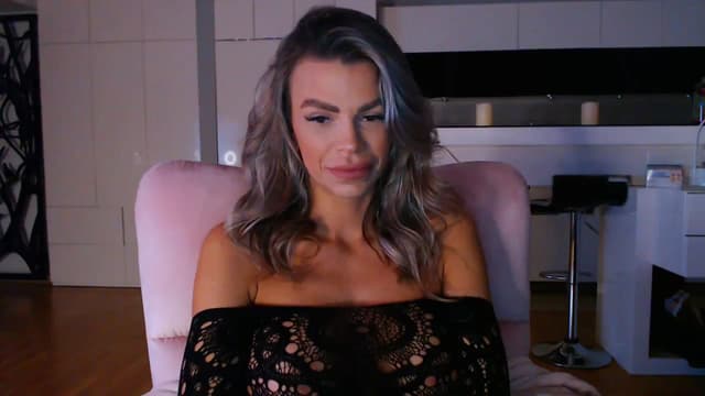 Gallery image thumbnail from D_y_y's myfreecams stream on, 03/27/2024, 04:18 image 10 of 20