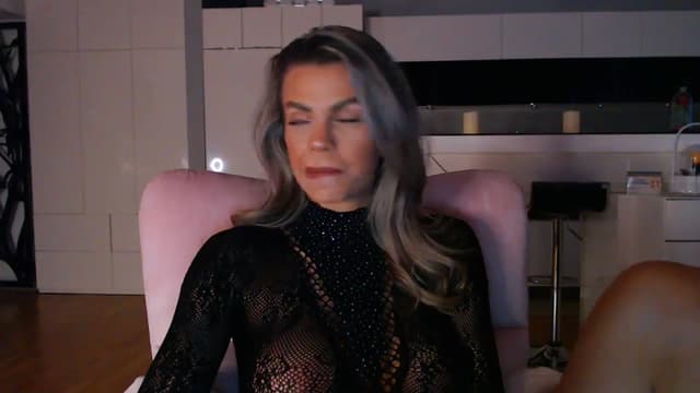 Gallery image thumbnail from D_y_y's myfreecams stream on, 03/29/2024, 05:29 image 4 of 20