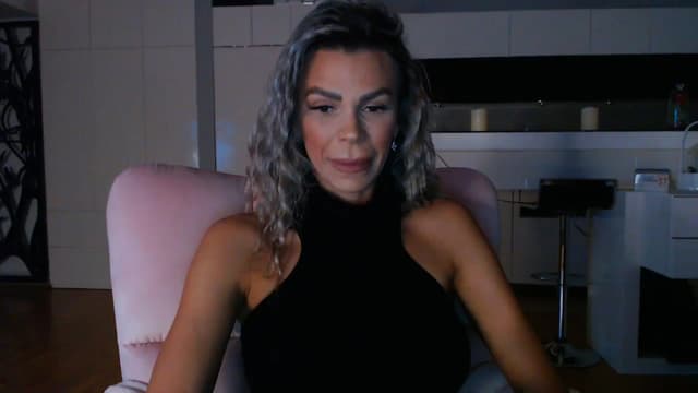 Gallery image thumbnail from D_y_y's myfreecams stream on, 04/03/2024, 17:45 image 10 of 20
