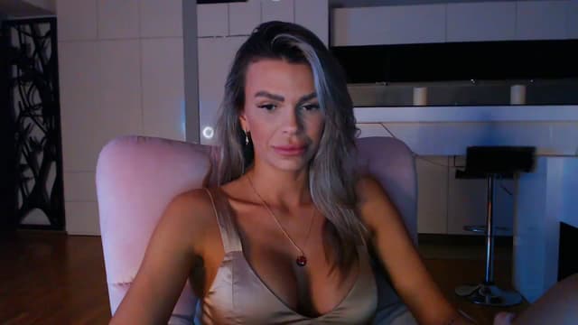 Gallery image thumbnail from D_y_y's myfreecams stream on, 04/10/2024, 18:36 image 19 of 20