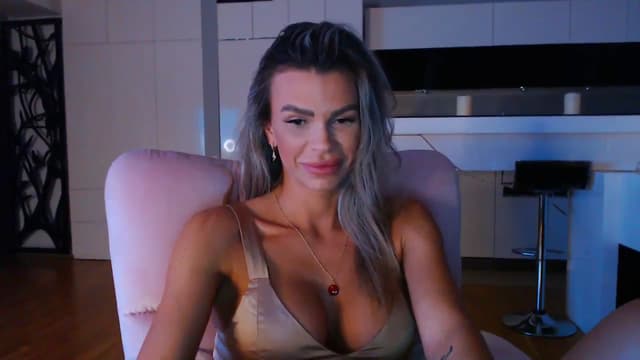Gallery image thumbnail from D_y_y's myfreecams stream on, 04/10/2024, 18:36 image 17 of 20
