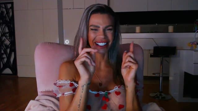 Gallery image thumbnail from D_y_y's myfreecams stream on, 04/11/2024, 17:53 image 20 of 20