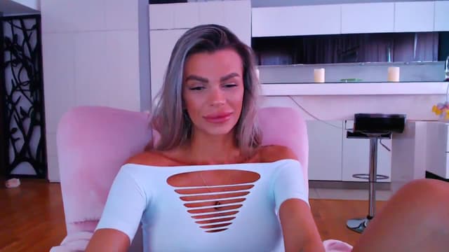 Gallery image thumbnail from D_y_y's myfreecams stream on, 04/12/2024, 05:32 image 18 of 20