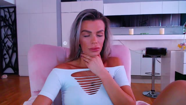 Gallery image thumbnail from D_y_y's myfreecams stream on, 04/12/2024, 05:32 image 17 of 20