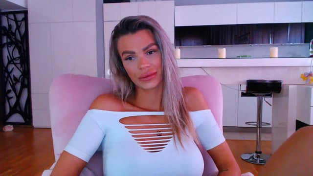 Gallery image thumbnail from D_y_y's myfreecams stream on, 04/12/2024, 05:32 image 11 of 20