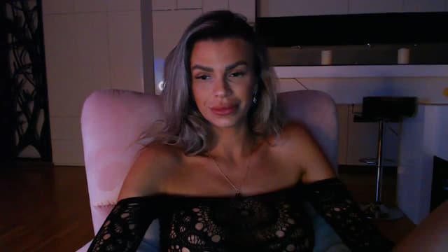 Gallery image thumbnail from D_y_y's myfreecams stream on, 04/15/2024, 18:08 image 18 of 20