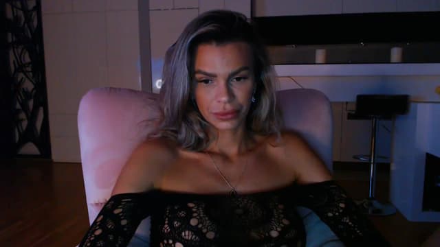 Gallery image thumbnail from D_y_y's myfreecams stream on, 04/15/2024, 18:08 image 13 of 20