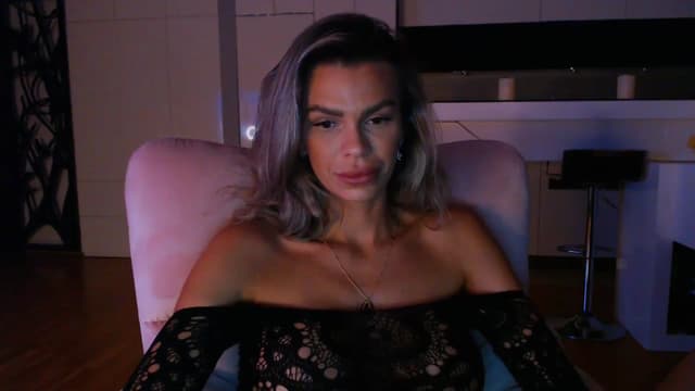 Gallery image thumbnail from D_y_y's myfreecams stream on, 04/15/2024, 18:08 image 12 of 20