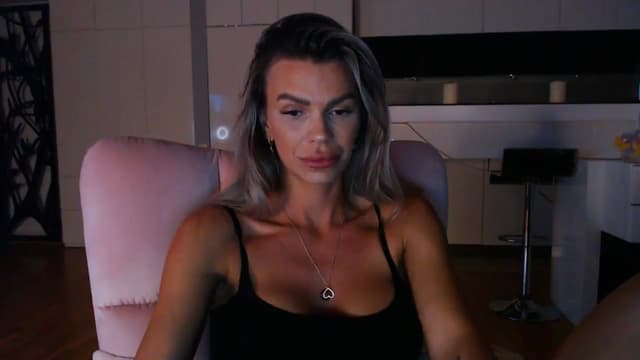 Gallery image thumbnail from D_y_y's myfreecams stream on, 04/17/2024, 18:29 image 14 of 20