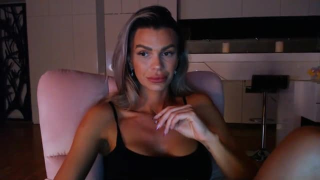 Gallery image thumbnail from D_y_y's myfreecams stream on, 04/17/2024, 18:29 image 7 of 20