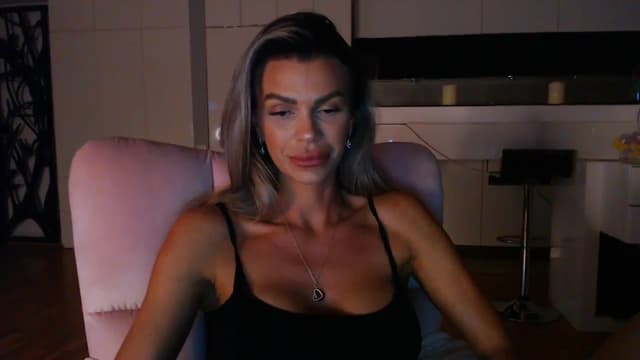 Gallery image thumbnail from D_y_y's myfreecams stream on, 04/17/2024, 18:29 image 8 of 20